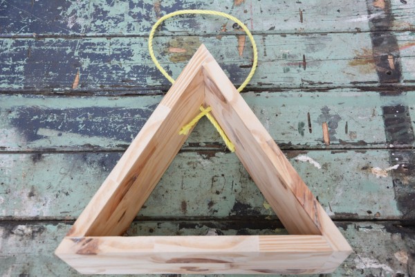 Jeanne s'amuse tuto étagère triangulaire en bois