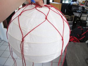 tuto montgolfière en papier sur le blog diy jeanne s'amuse